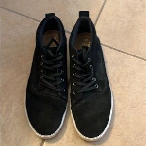 Men’s black Toms